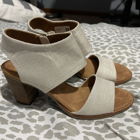 TOMS oat & tan colored sandals. Sz 10. NWOT - Picture 2 of 3